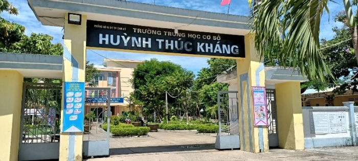 Bàn giao Cổng thông tin điện tử Trường THCS Huỳnh Thúc Kháng - Tam Kỳ